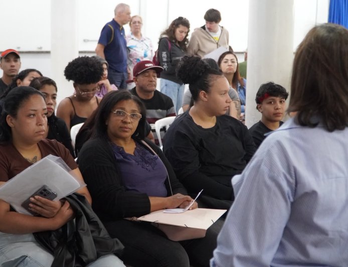 2º feirão do emprego de Caieiras reúne mais de mil vagas e atrai centenas de candidatos no Centro Cultural