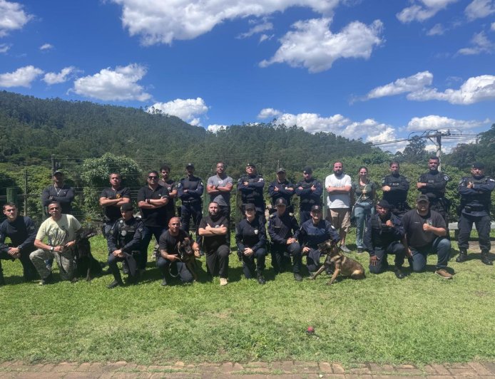 Cajamar recebe curso de operações com cães policiais com participação de forças de segurança da região
